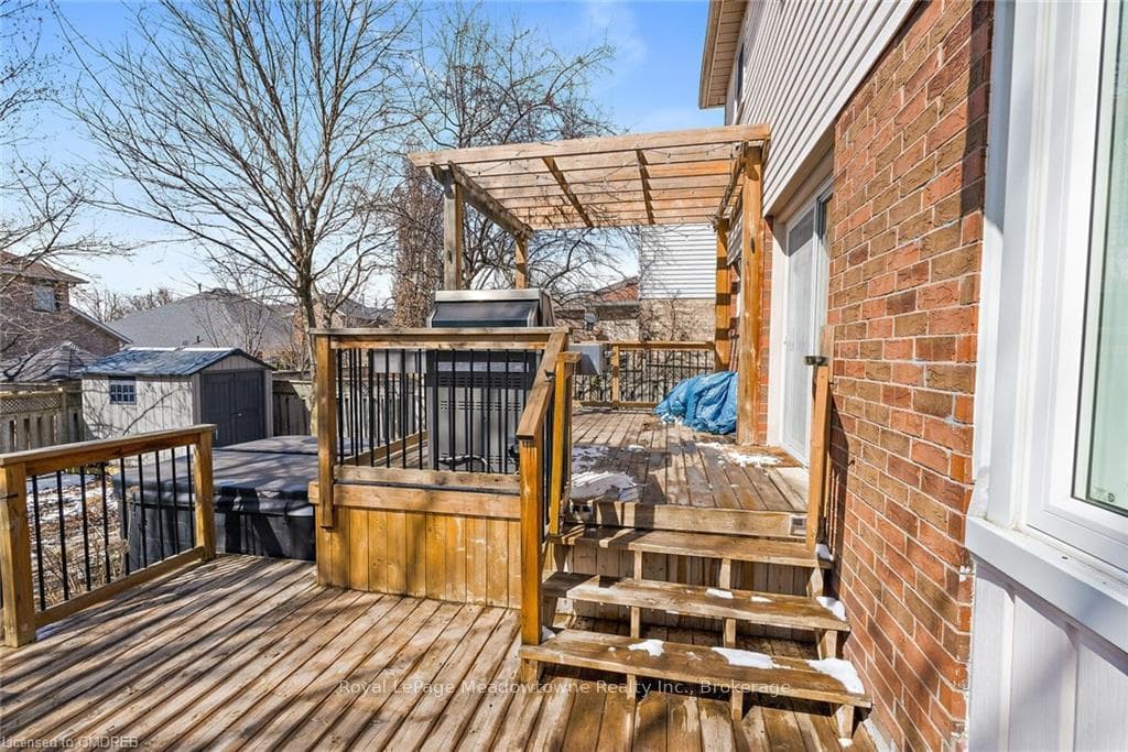 9 RUDDELL Crescent photo 32