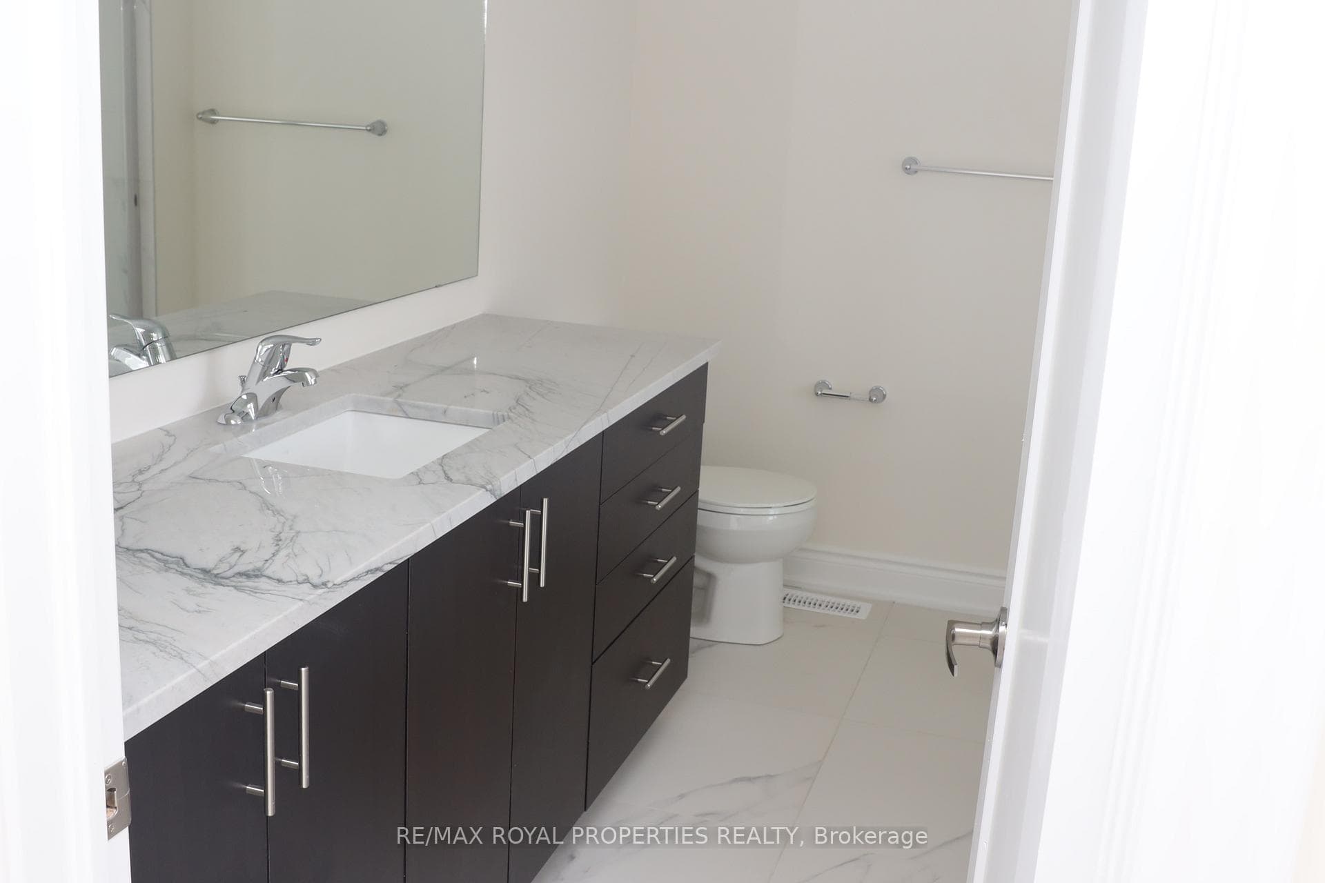 308 Coronation Road photo 15