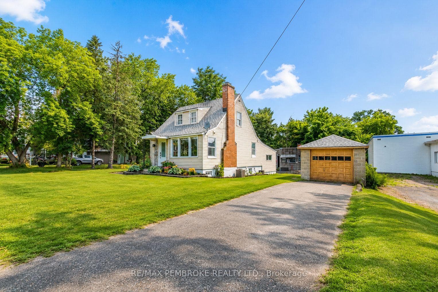 739 Front Street photo 5