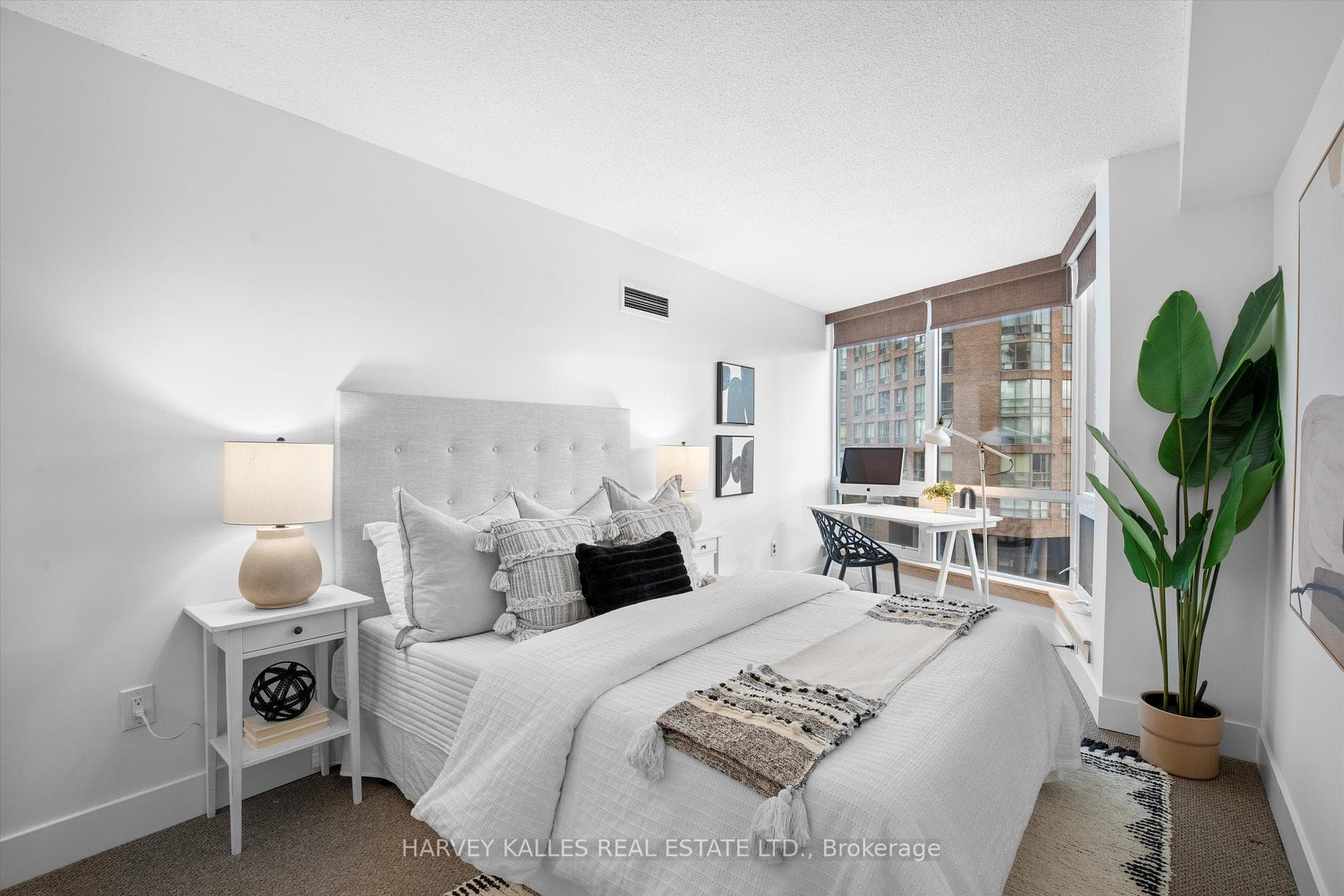 1055 Bay Street Unit 1008 photo 14