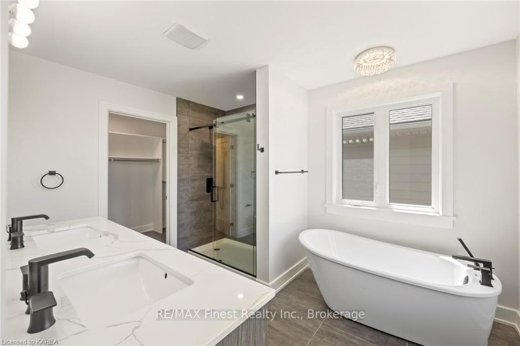20 PARK Crescent photo 28