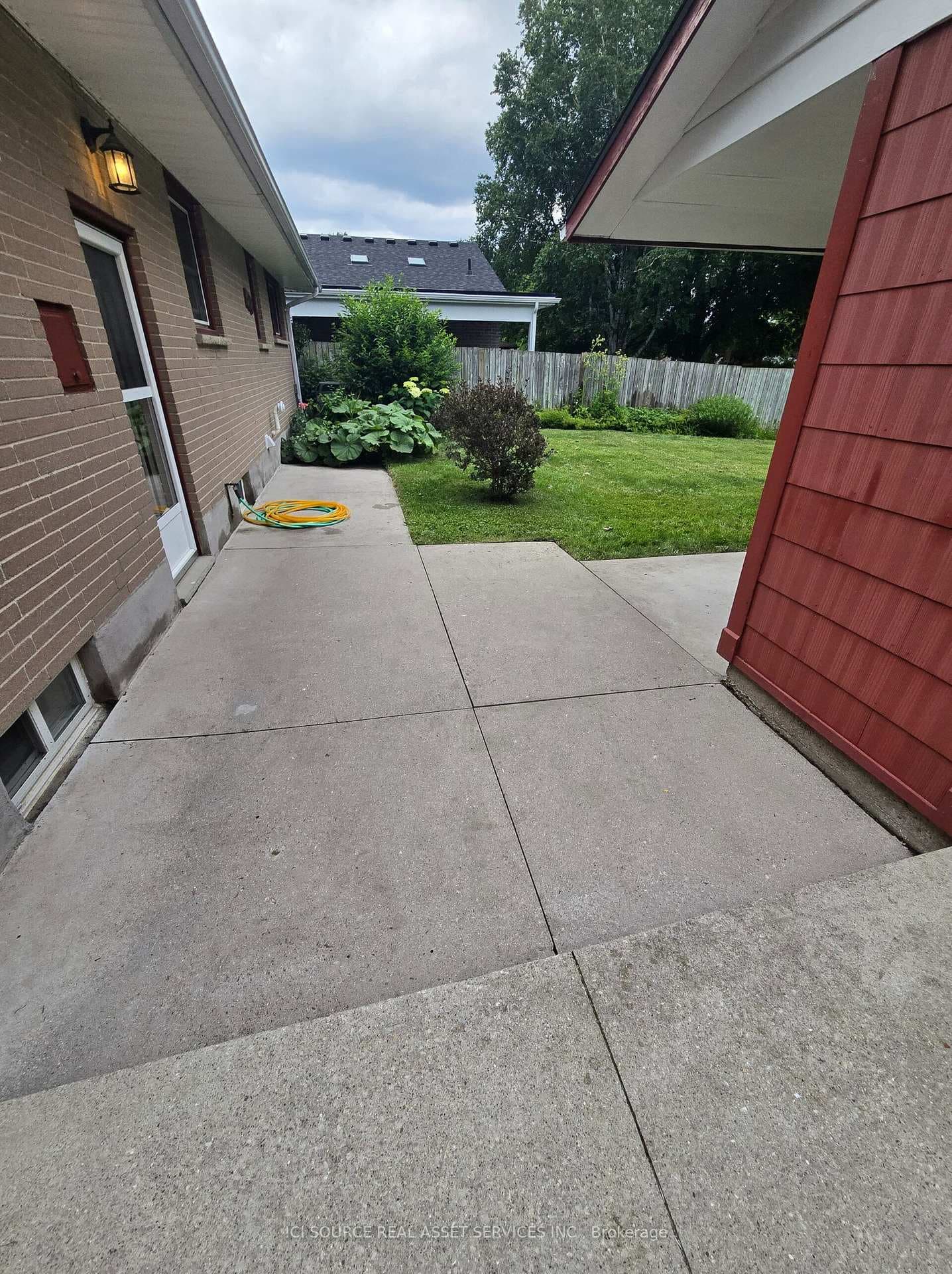 388 Griffith Street photo 34