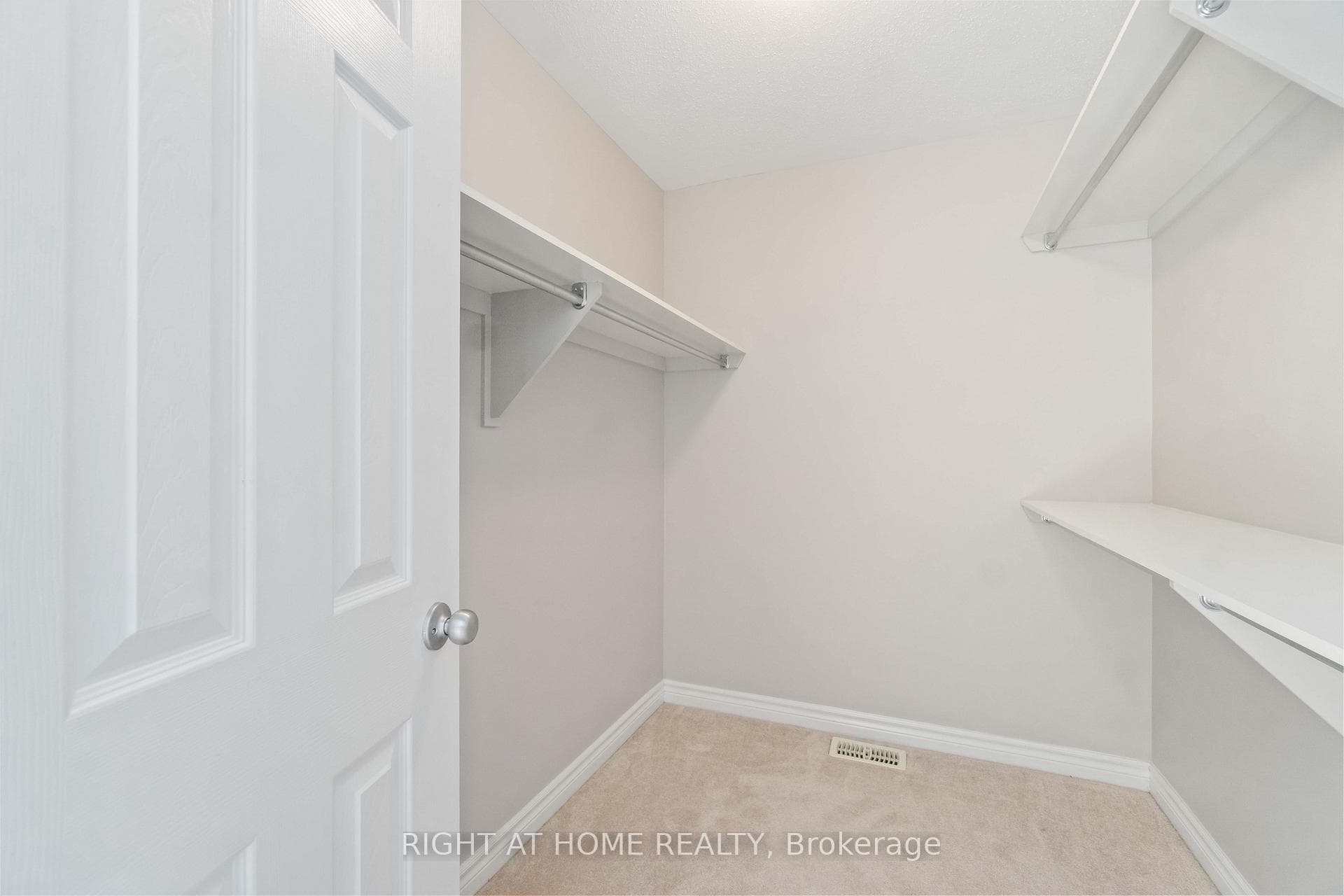 135 Piazza Circle photo 16