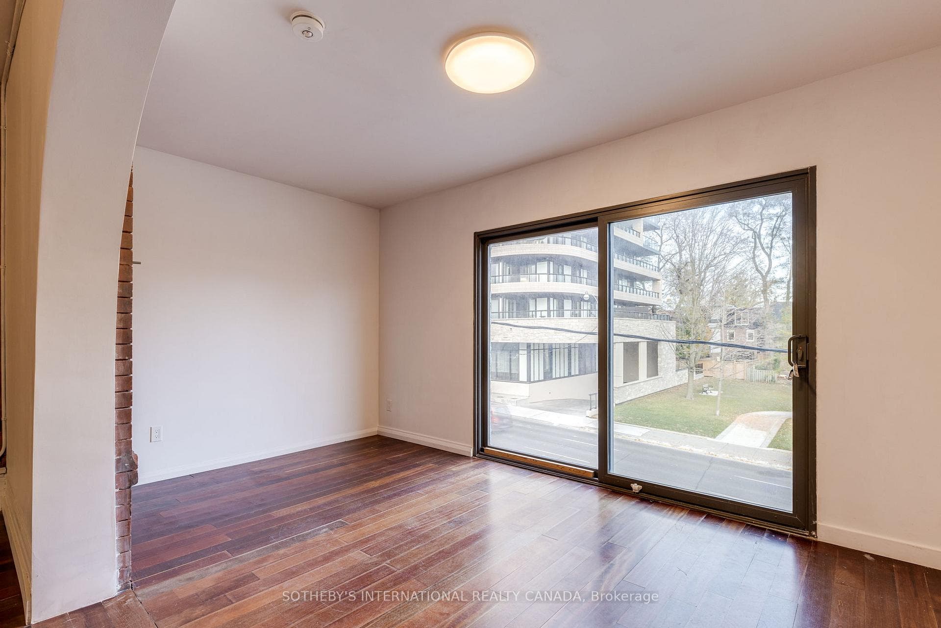 276 Avenue Road Unit 2nd front photo 14