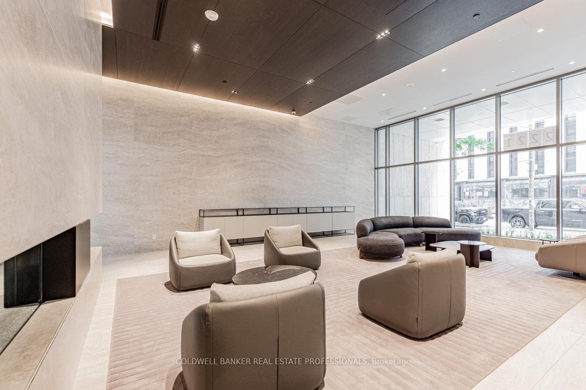 2221 Yonge Street Unit 5304 photo 4