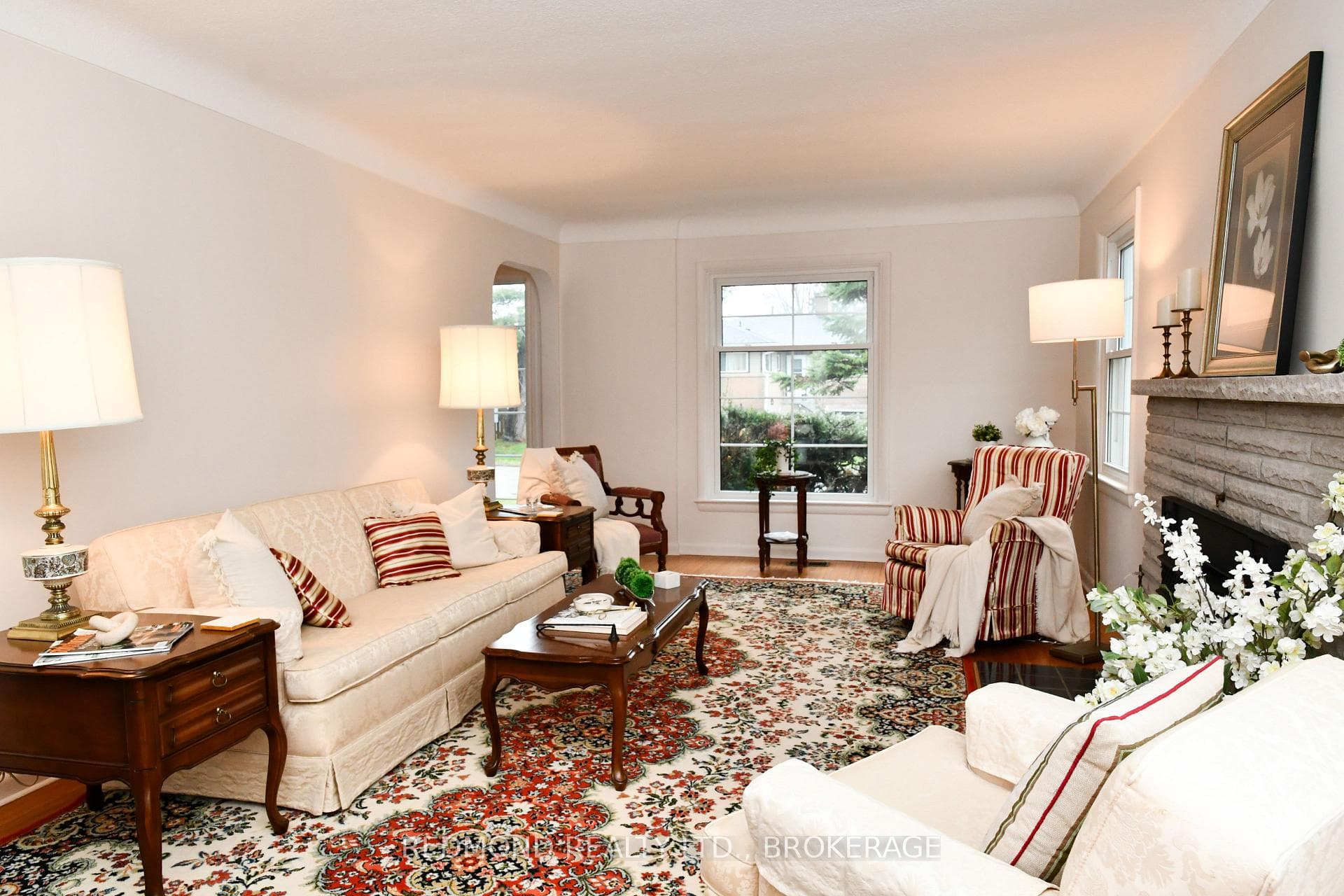 140 Churchill Drive photo 9