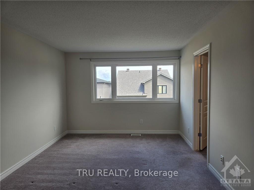 1146 BECKETT Crescent photo 12