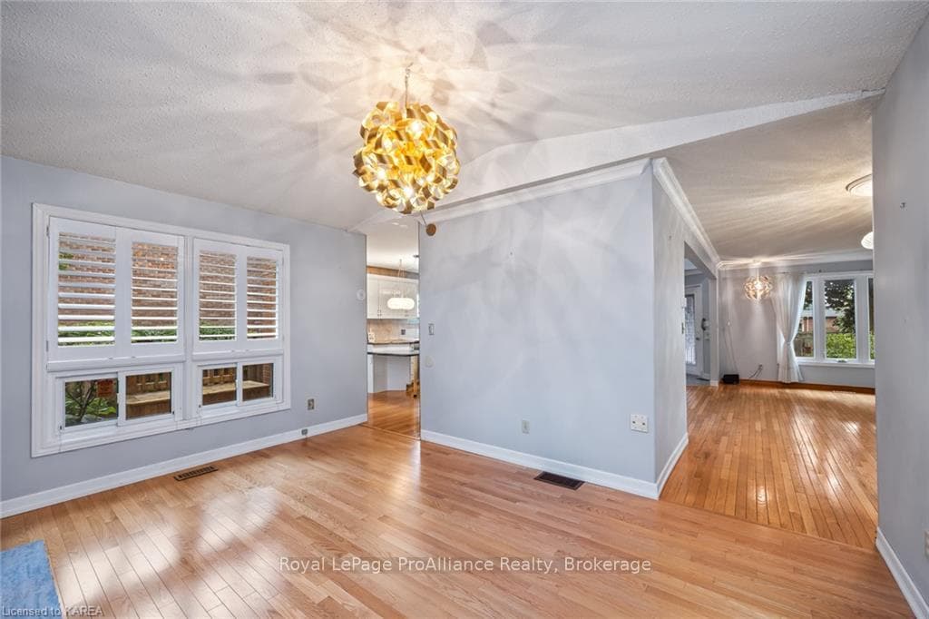 14 BALMORAL Court photo 13