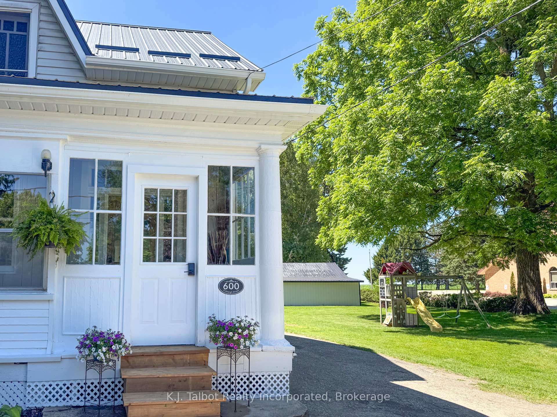 600 Fishleigh Street photo 3
