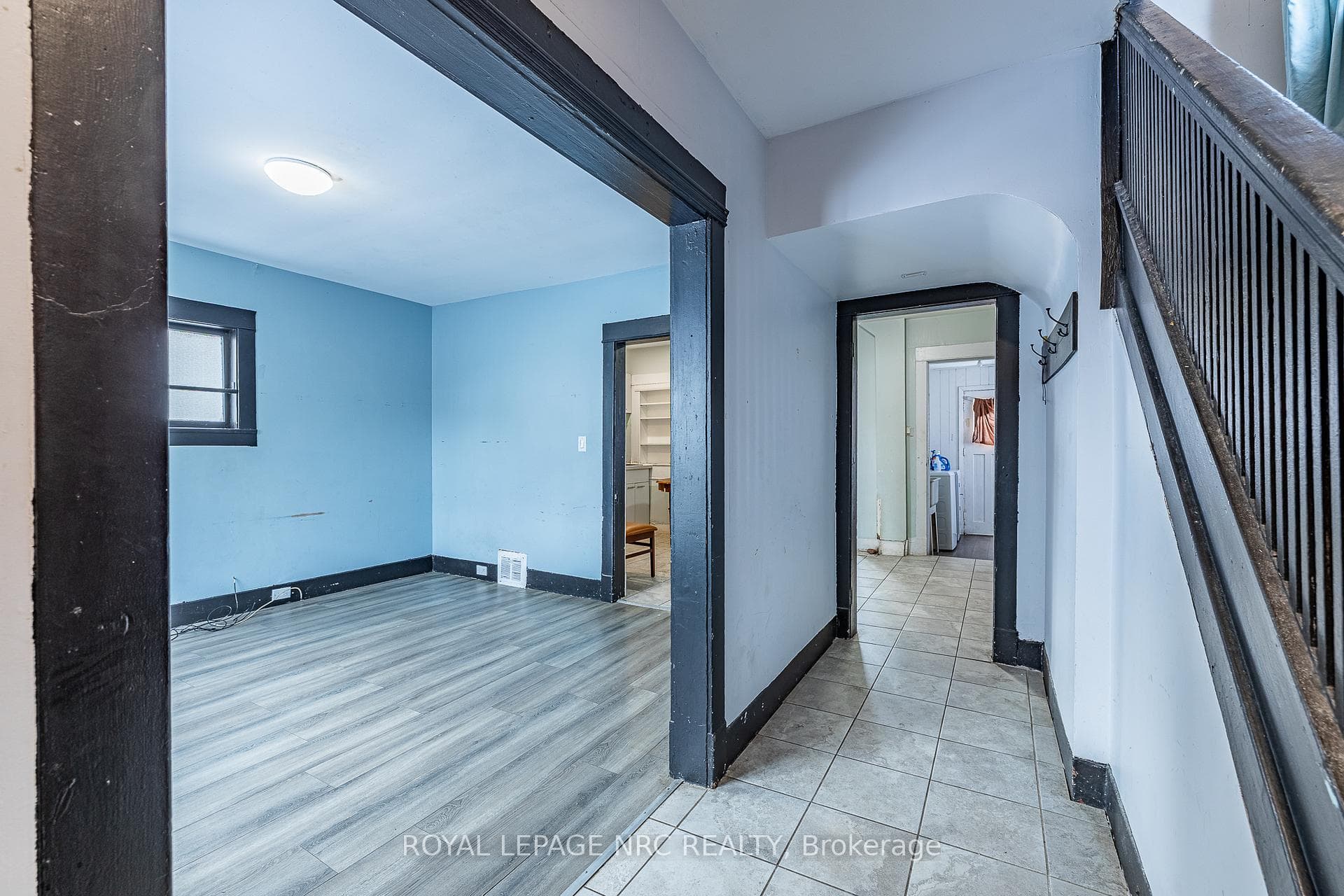 5495 Drummond Road photo 5