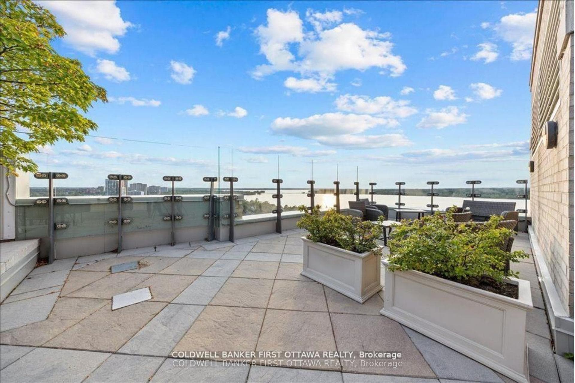 Unbelievable views on either side of the building!