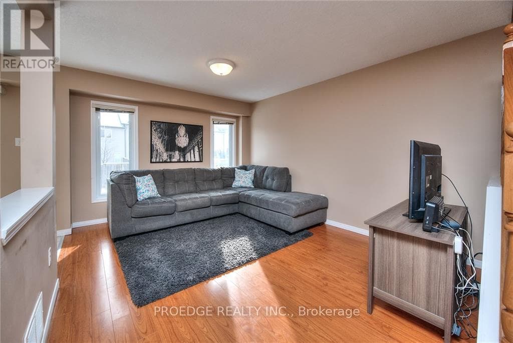 595 Goldthread Street photo 14