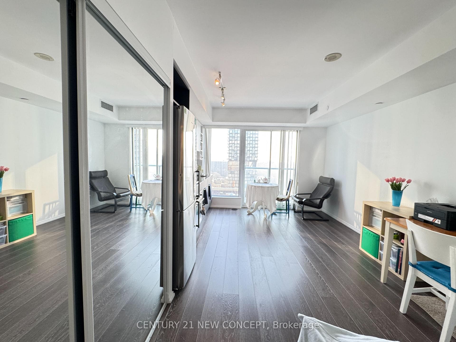 68 Shuter Street Unit 1811 photo 19