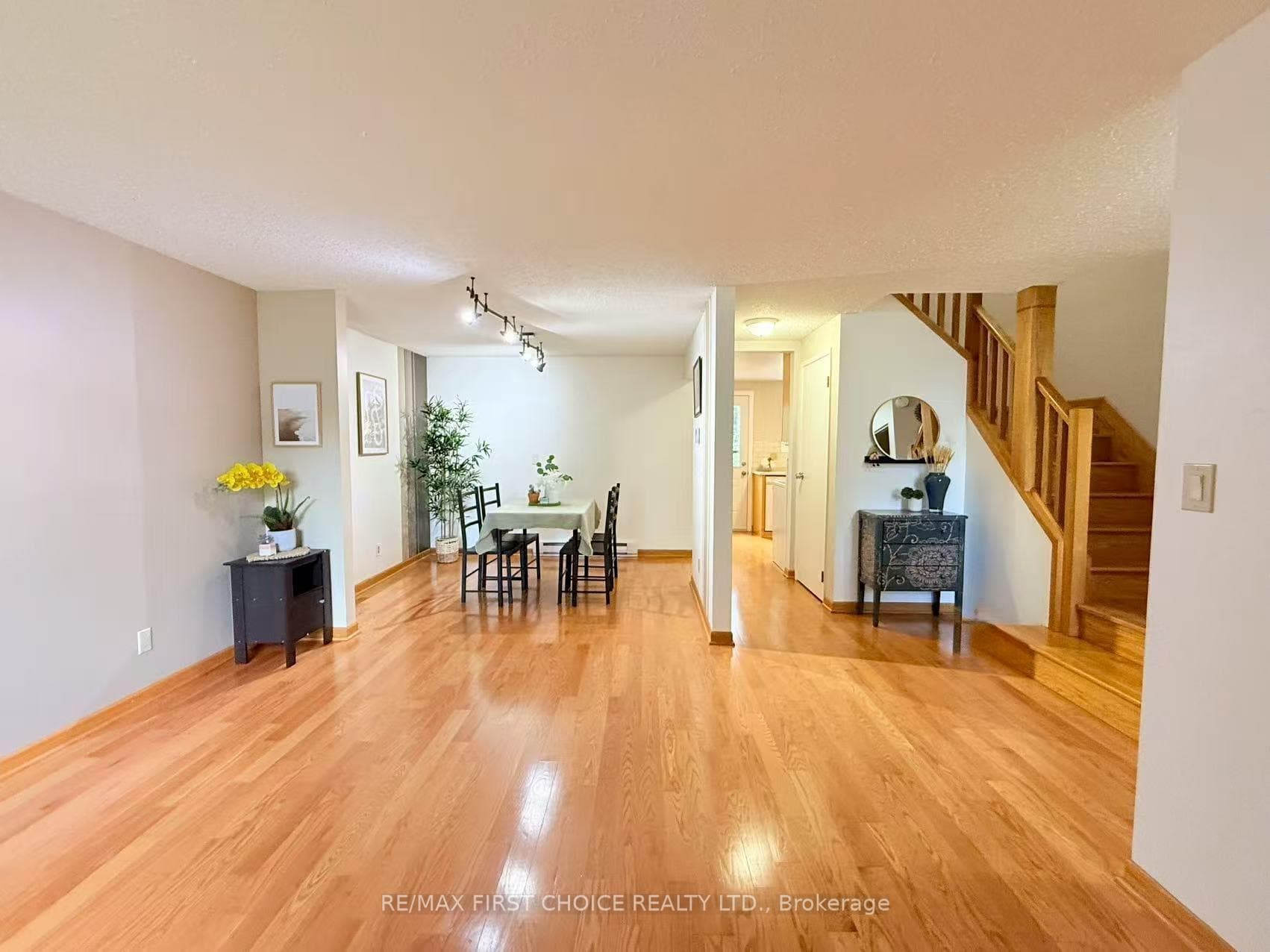 563 Pasteur Road photo 10