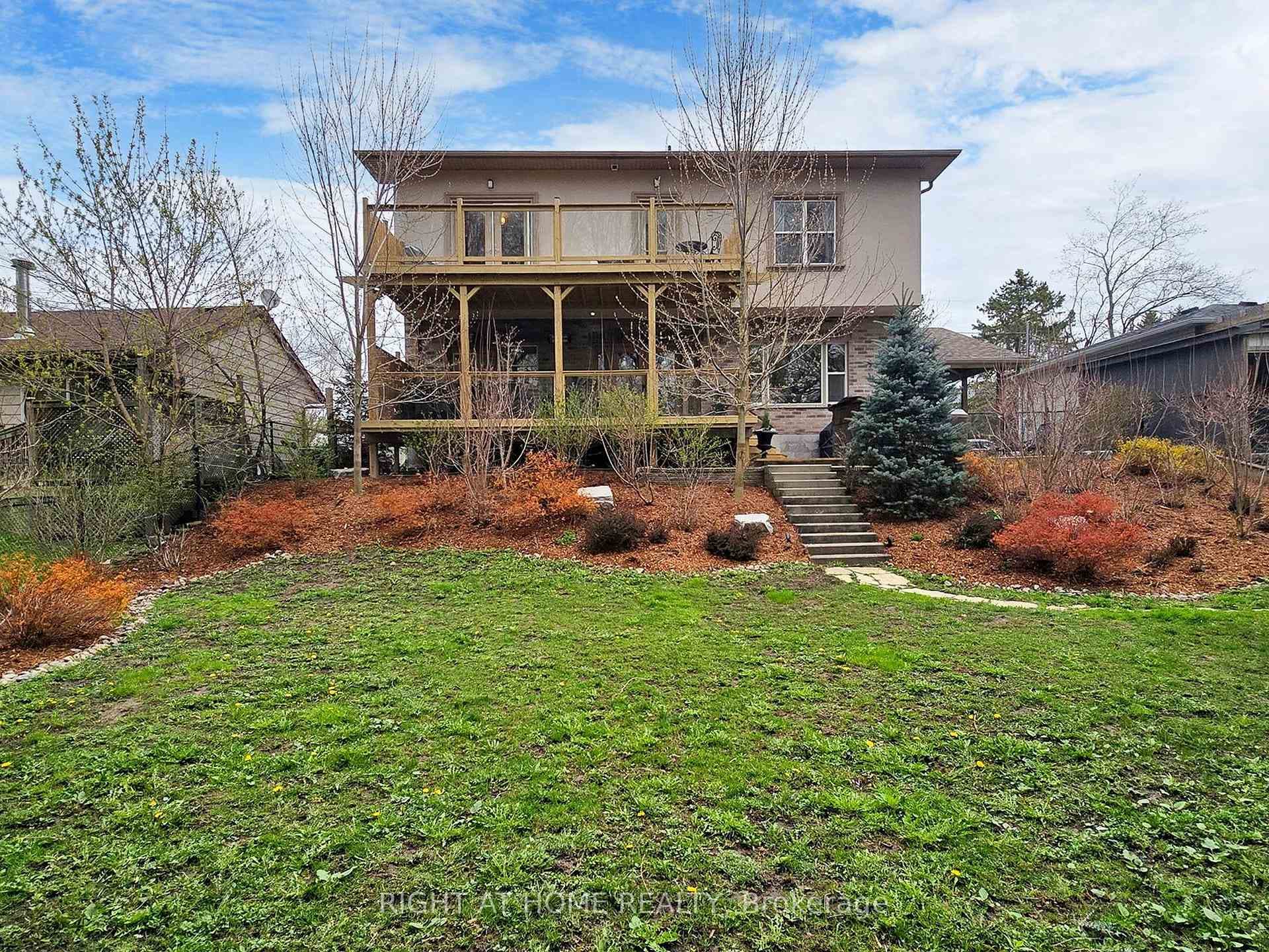 99 Humber Crescent photo 36