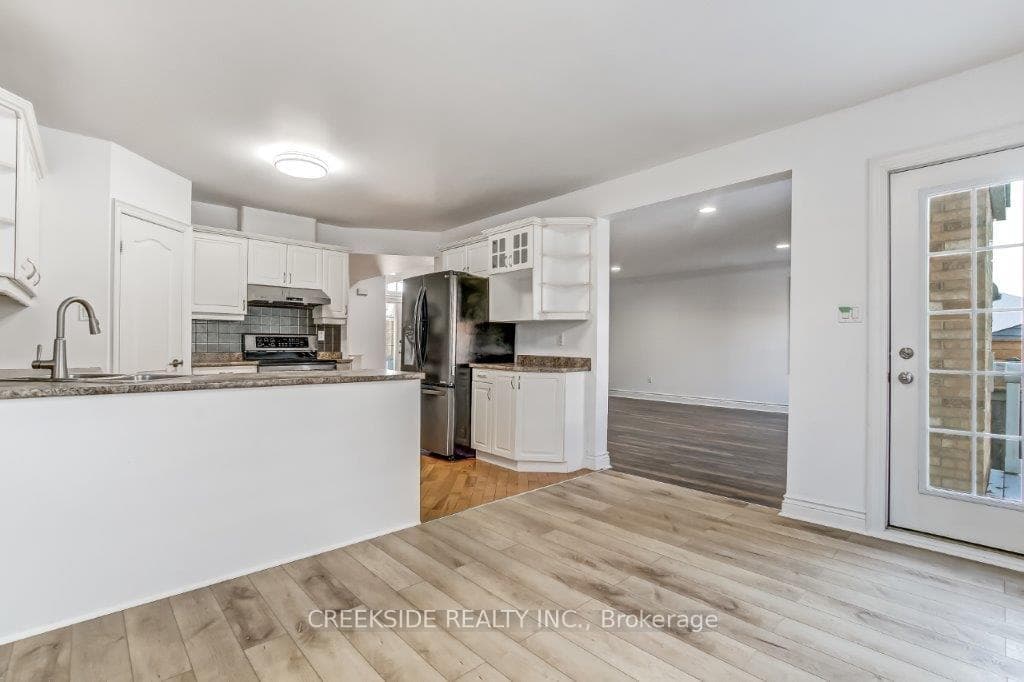 769 Garibaldi Avenue photo 9