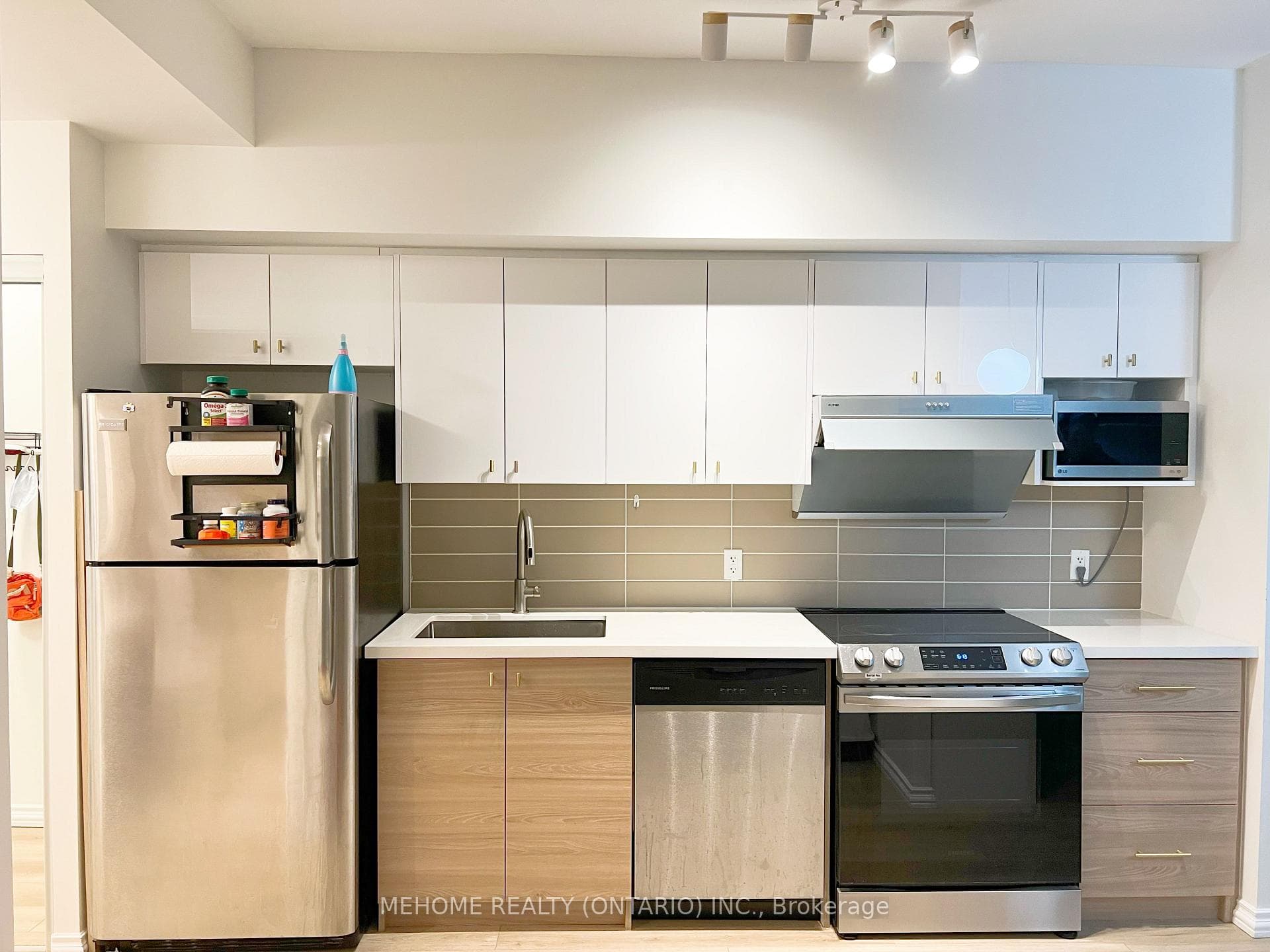 832 Bay Street Unit 3206 photo 3
