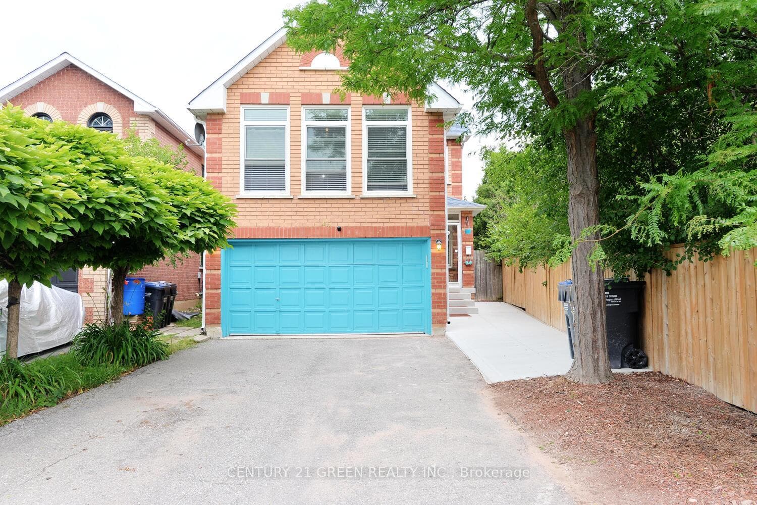 45 Sunley Crescent photo 2