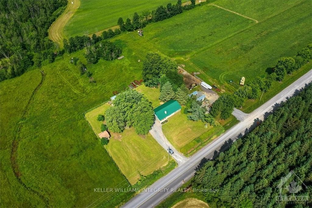 1589 GAGNON Road photo 28