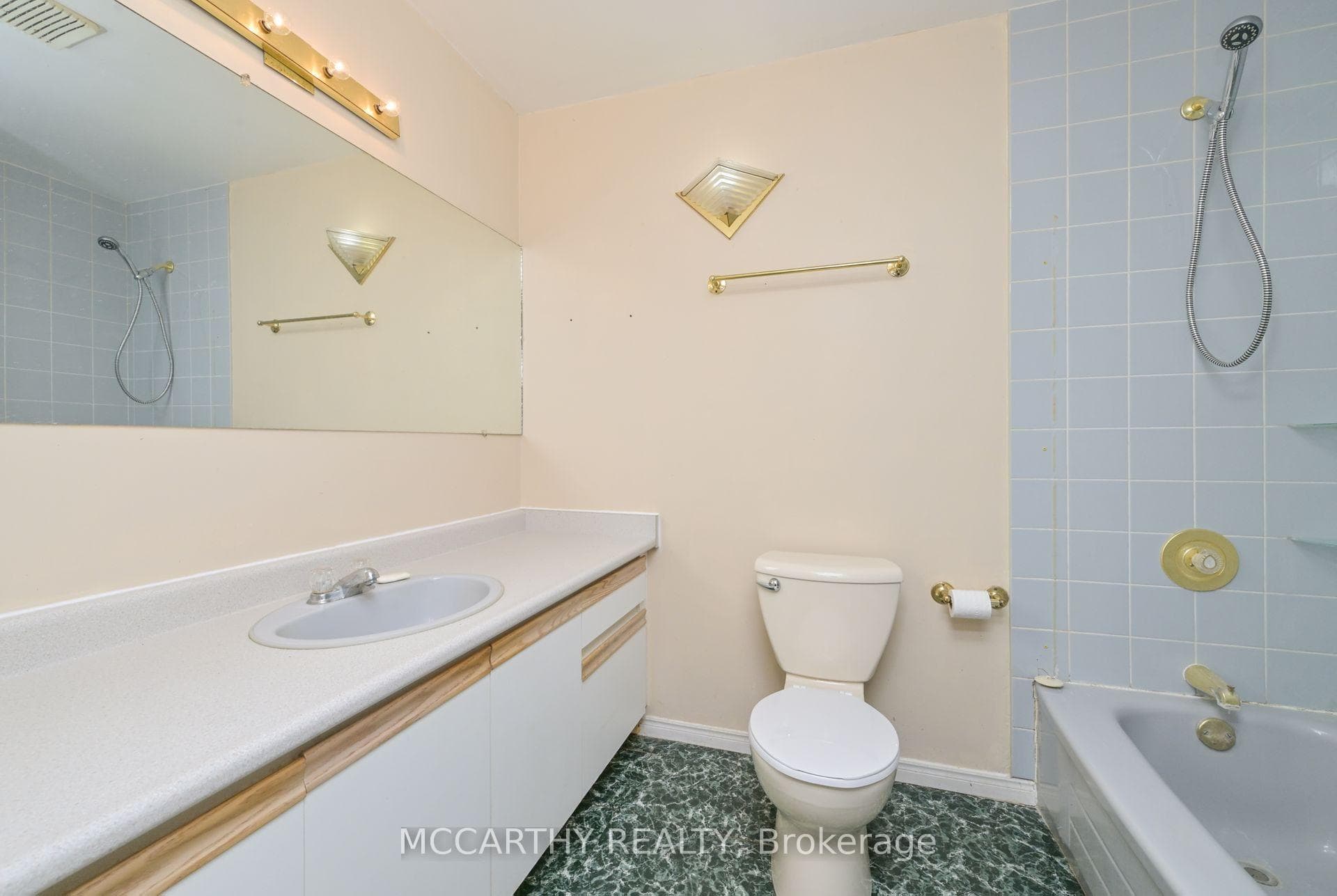 Large 4 pc Bathroom