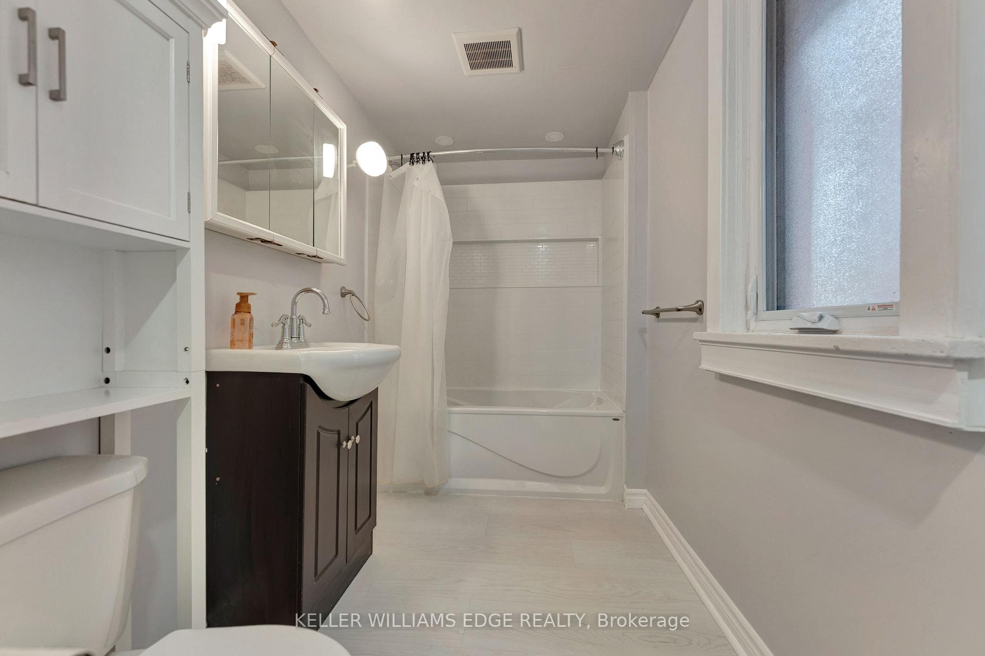 120 Emerald Street photo 22