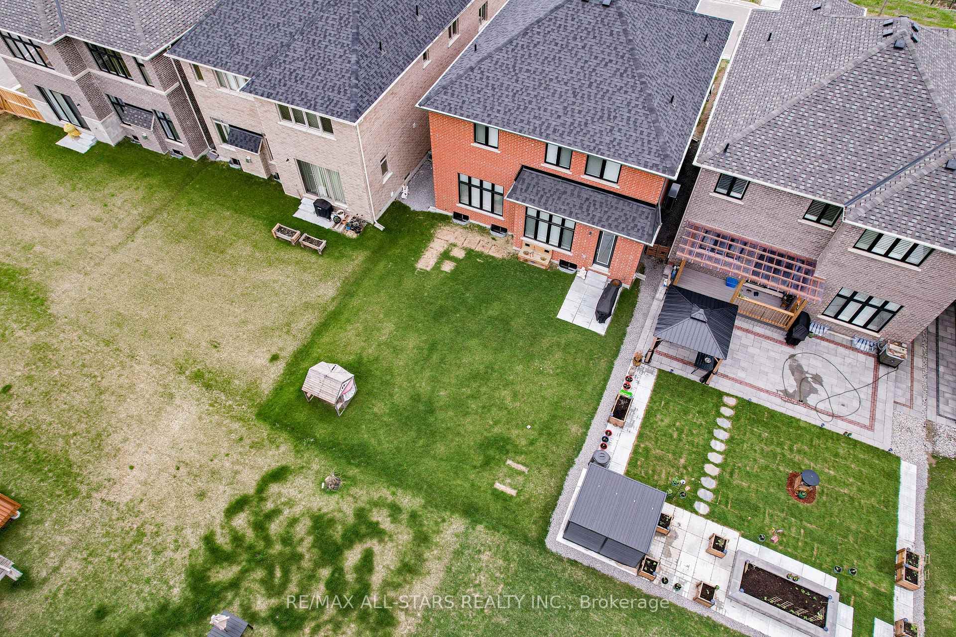 10 Carlinds Crescent photo 37