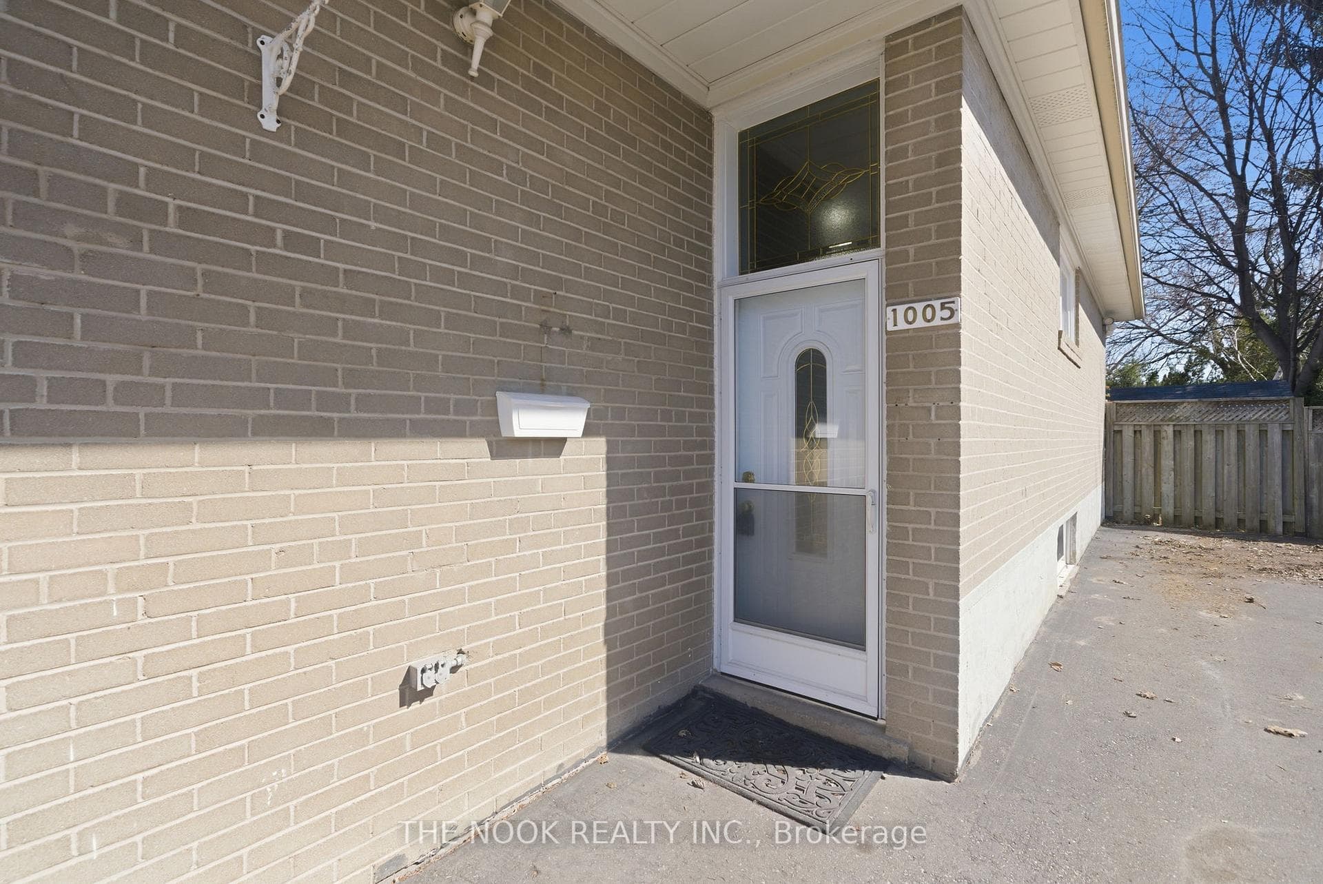1005 Centre Street photo 3