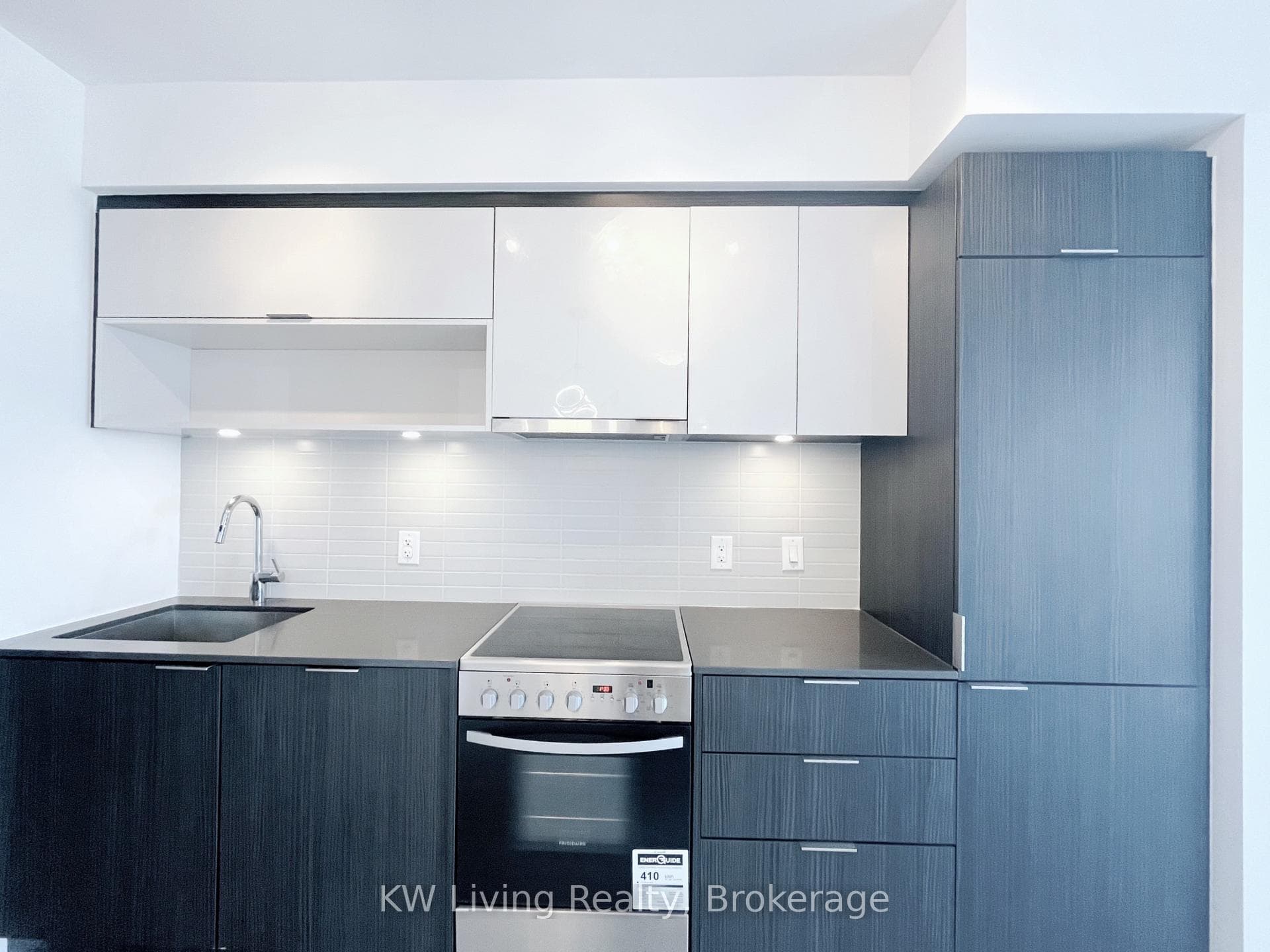 159 Wellesley Street Unit 3309 photo 2