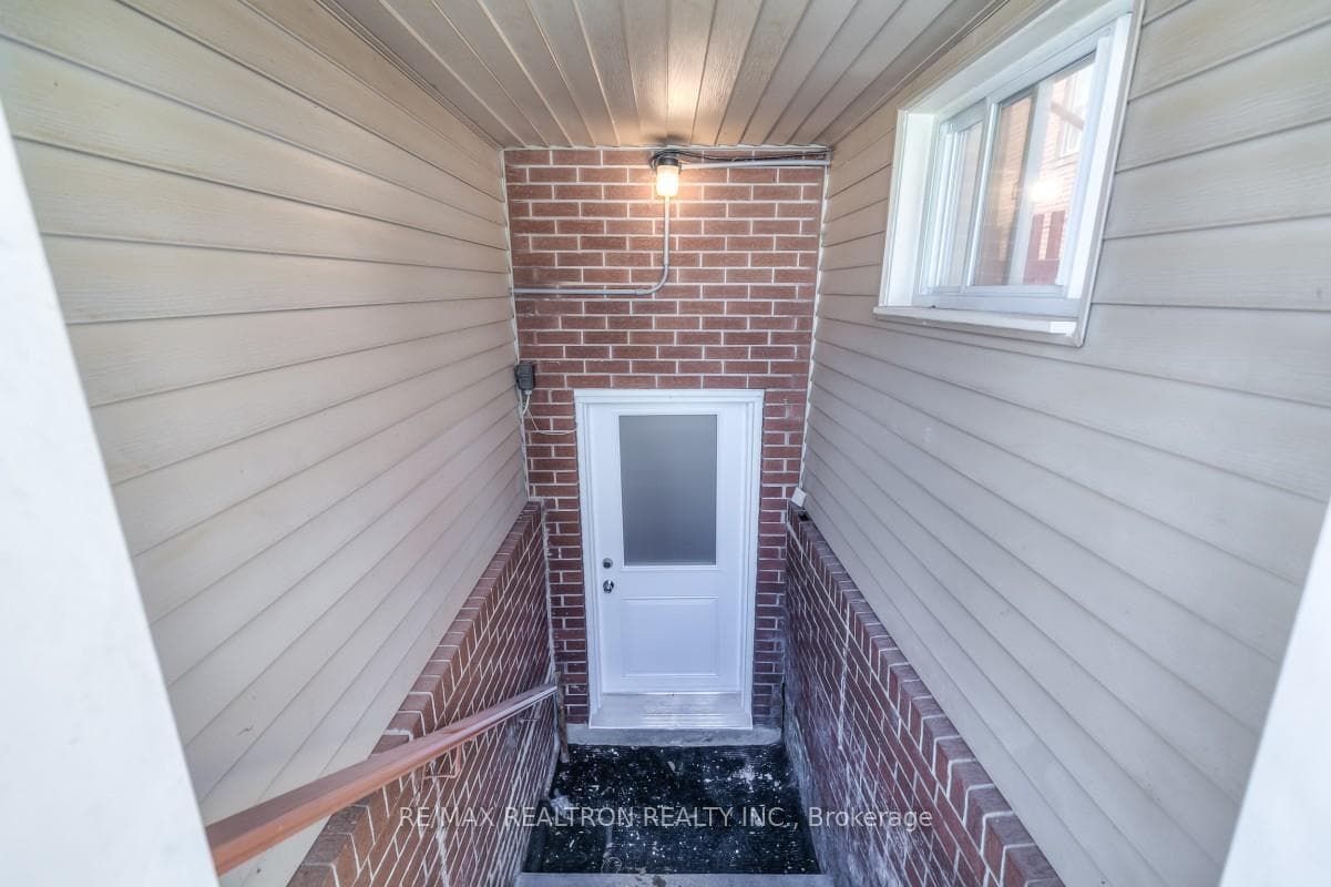 163 Baker Avenue photo 29