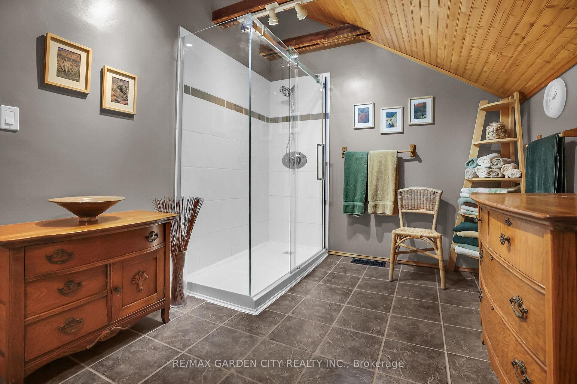 10 Maple Avenue photo 22