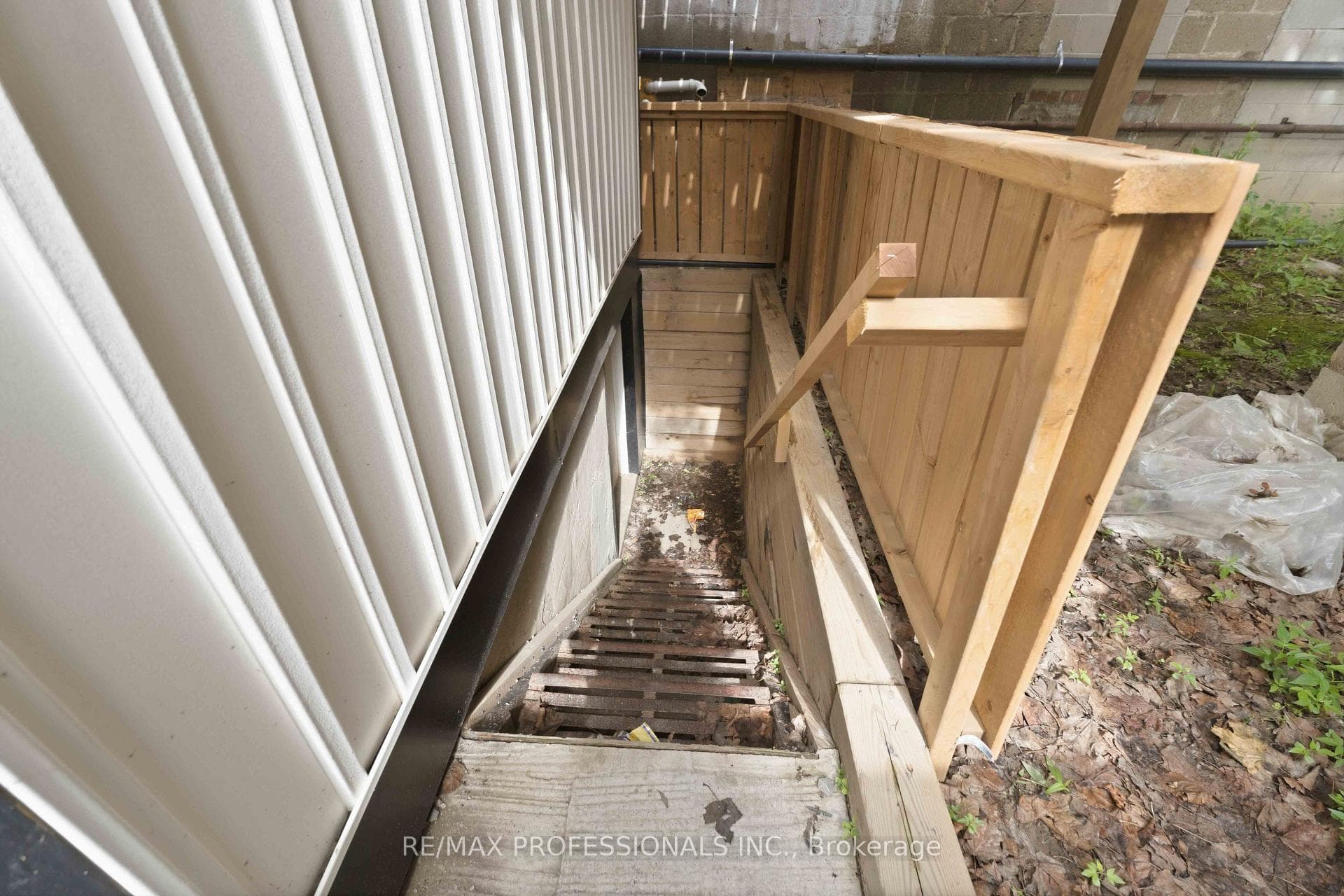 759 Barton Street Unit # Main photo 18