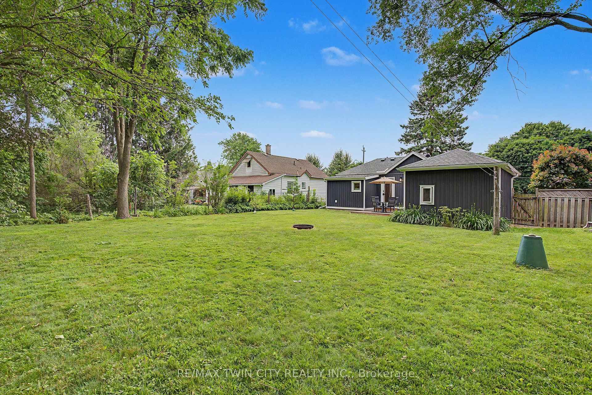 61 Maud Street photo 35