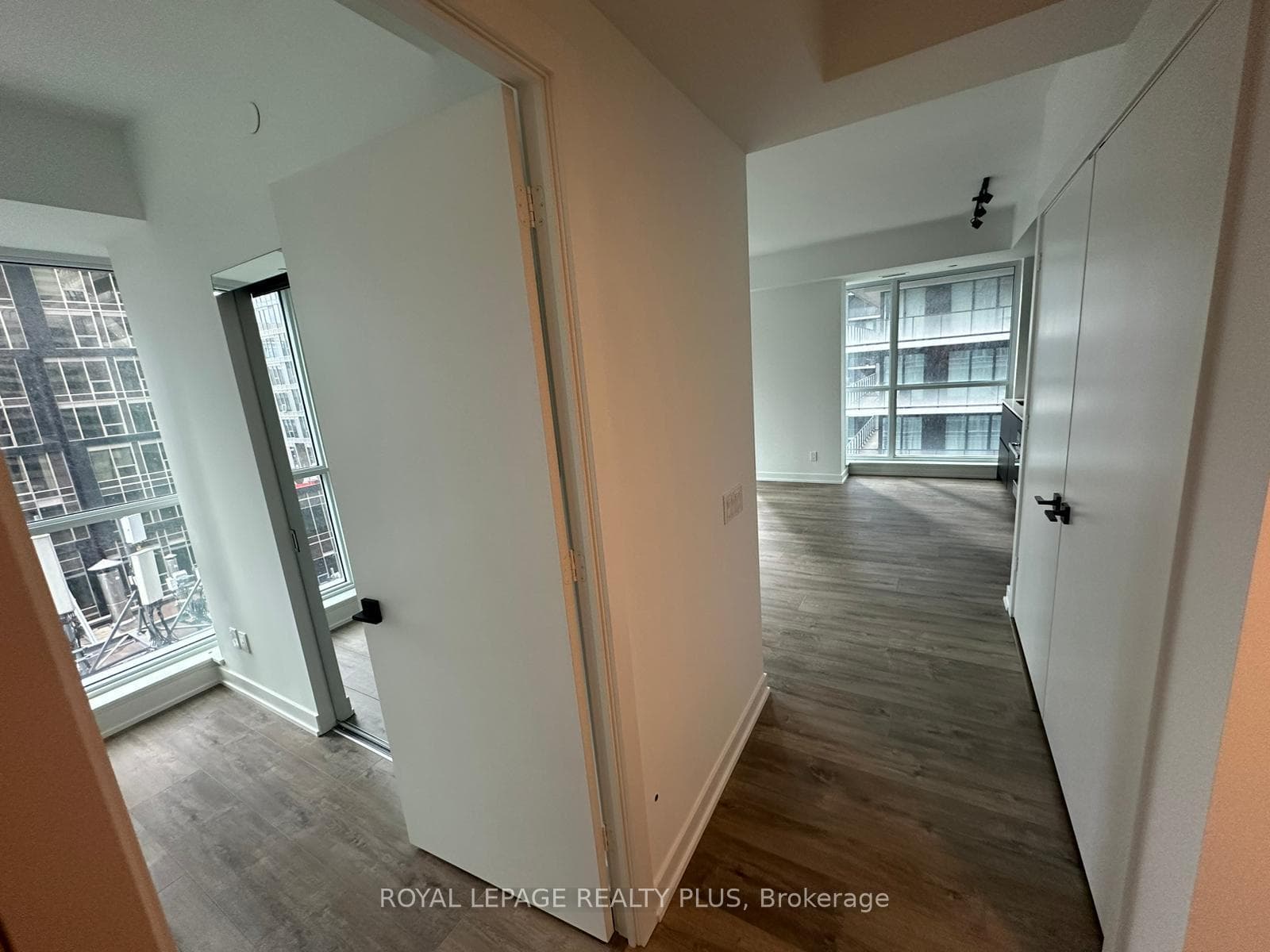 327 King Street Unit 1503 photo 21