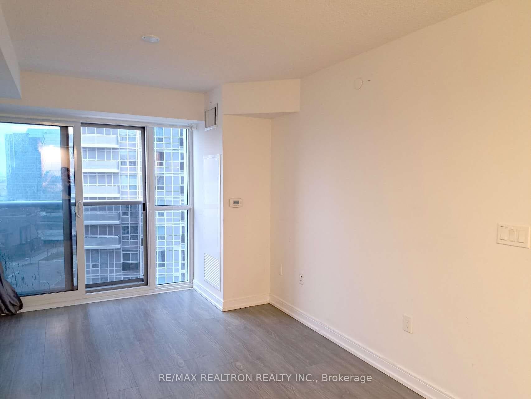 225 Village Green Square Unit 904 photo 8
