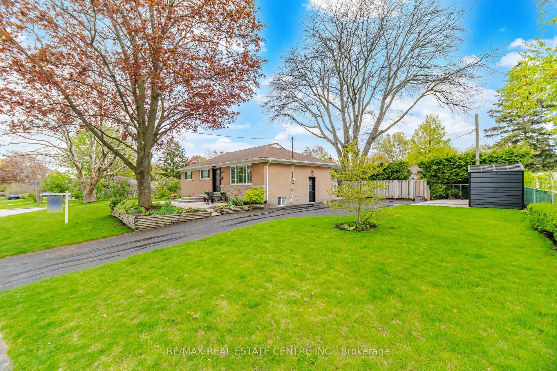 1376 Royal Drive photo 43