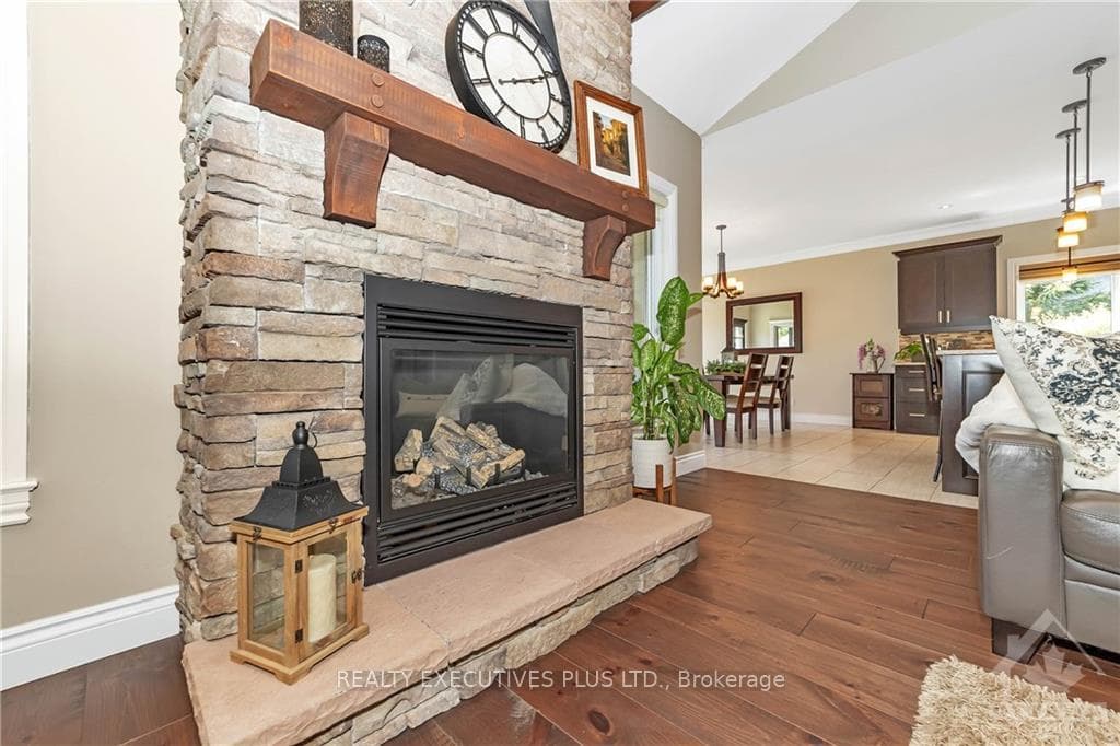2669 DUBOIS Street photo 6