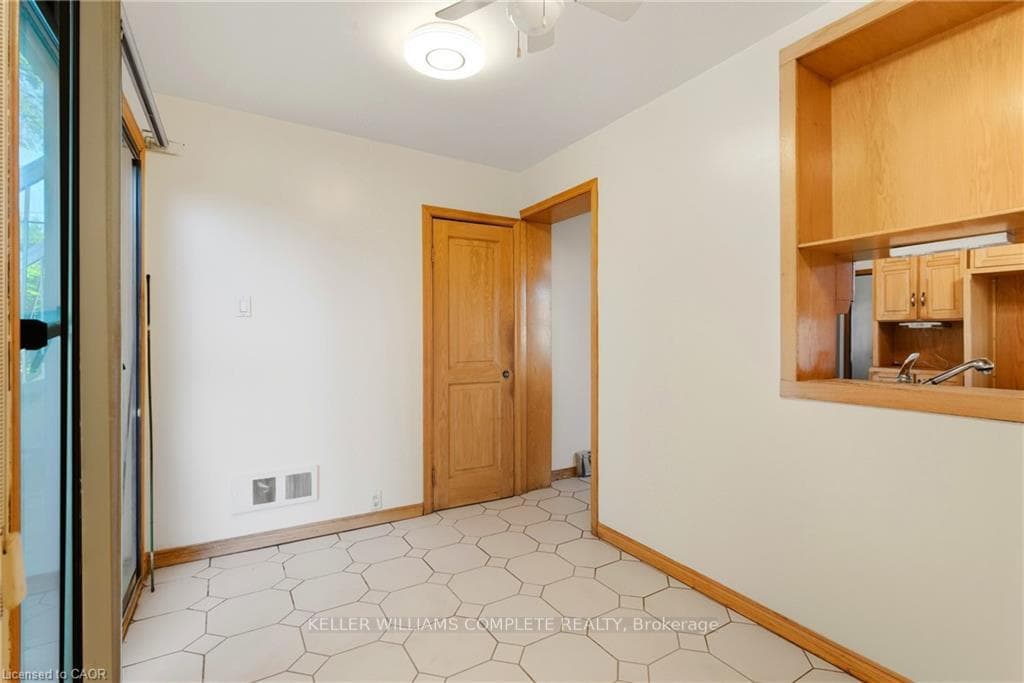 11 HOLTON Avenue photo 8