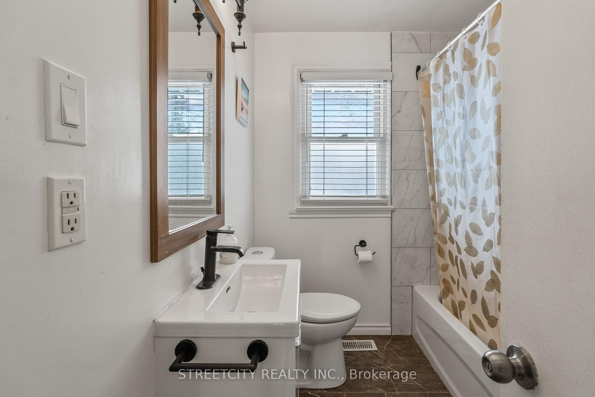 537 Clarke Road photo 14