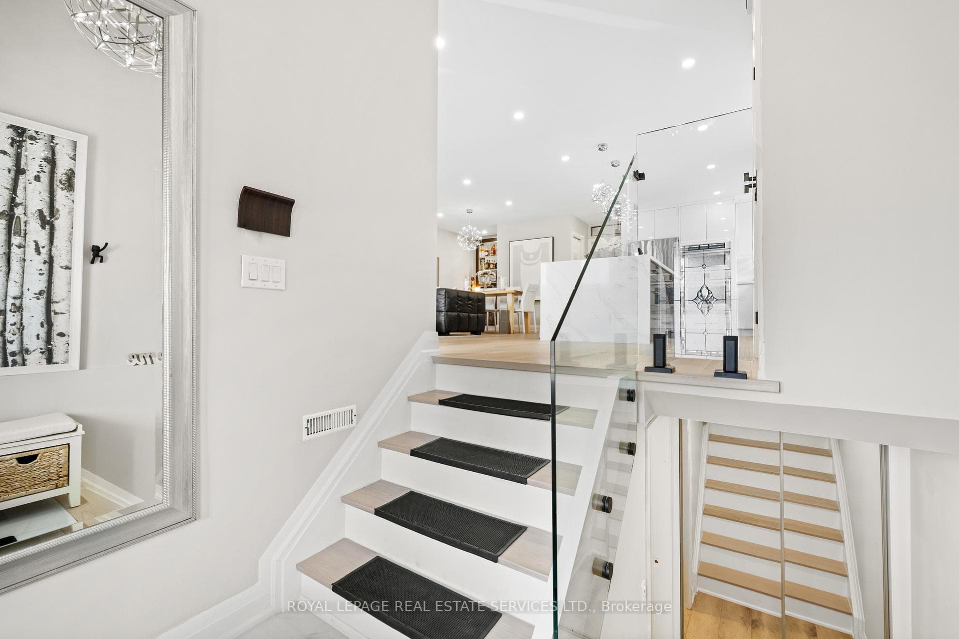 4052 Dunmow Crescent photo 5