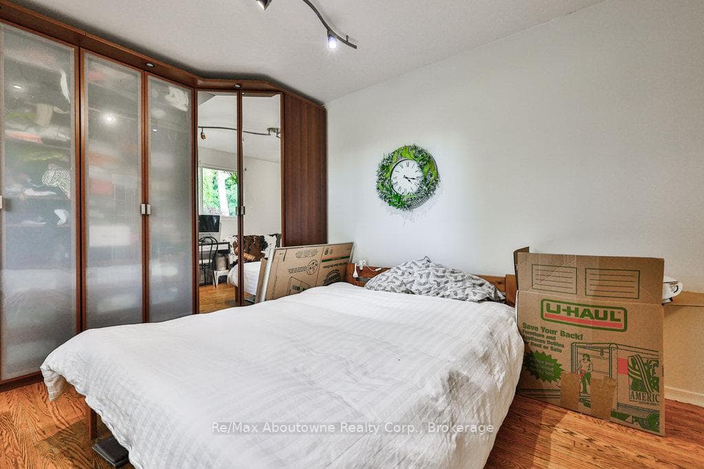 2069 THORNLEA Drive photo 23