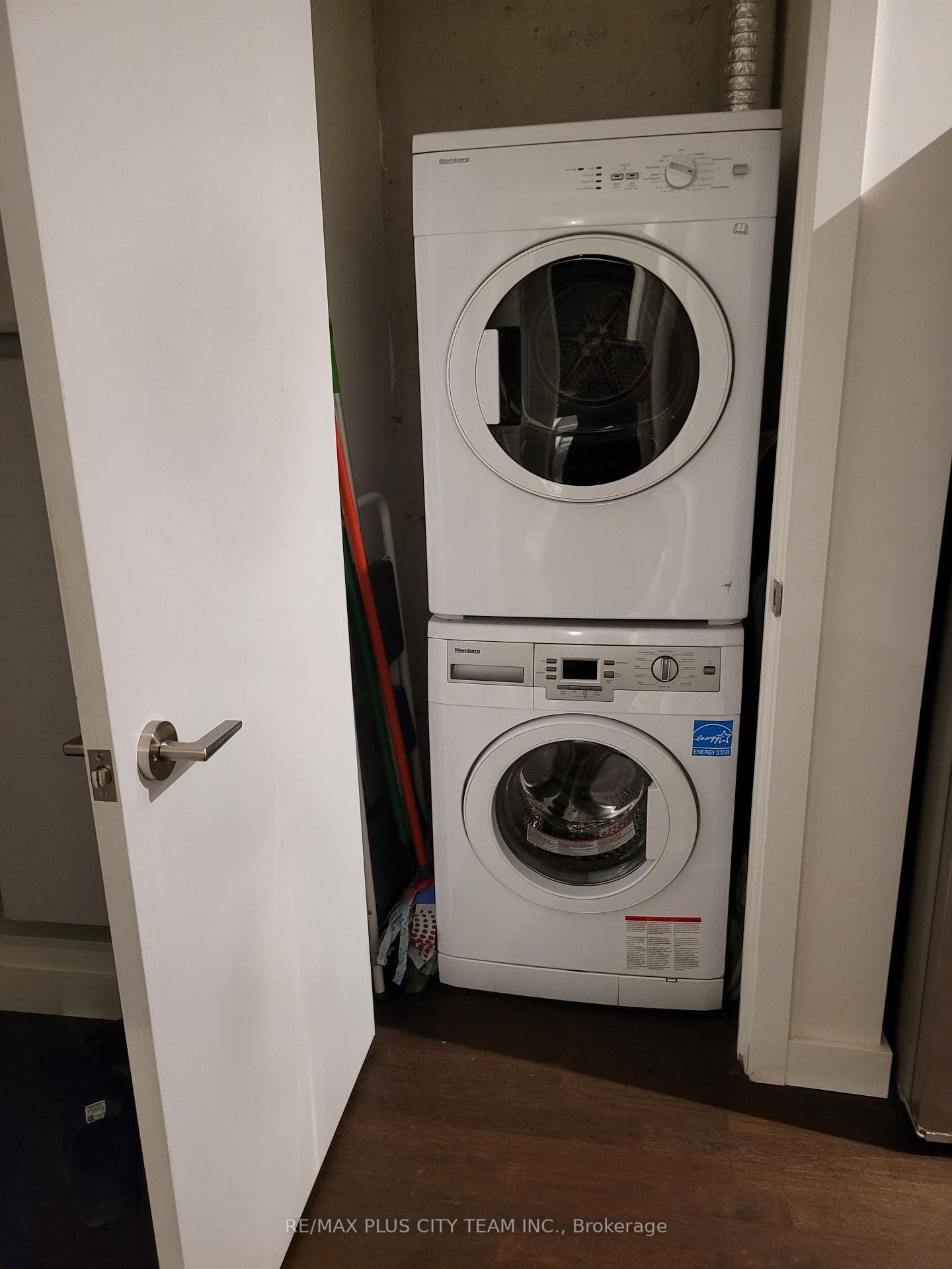 246 Logan Avenue Unit 305 photo 9