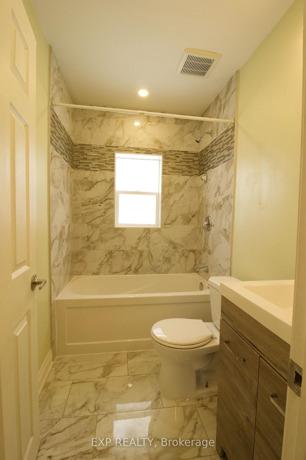 1243 Langmuir Avenue Unit Main Floor photo 11