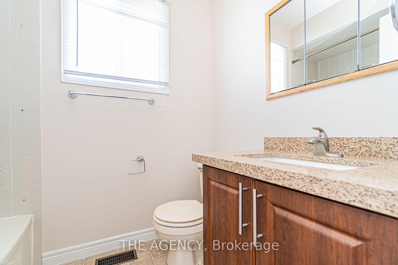 310 Hansen Boulevard Unit Upper photo 10
