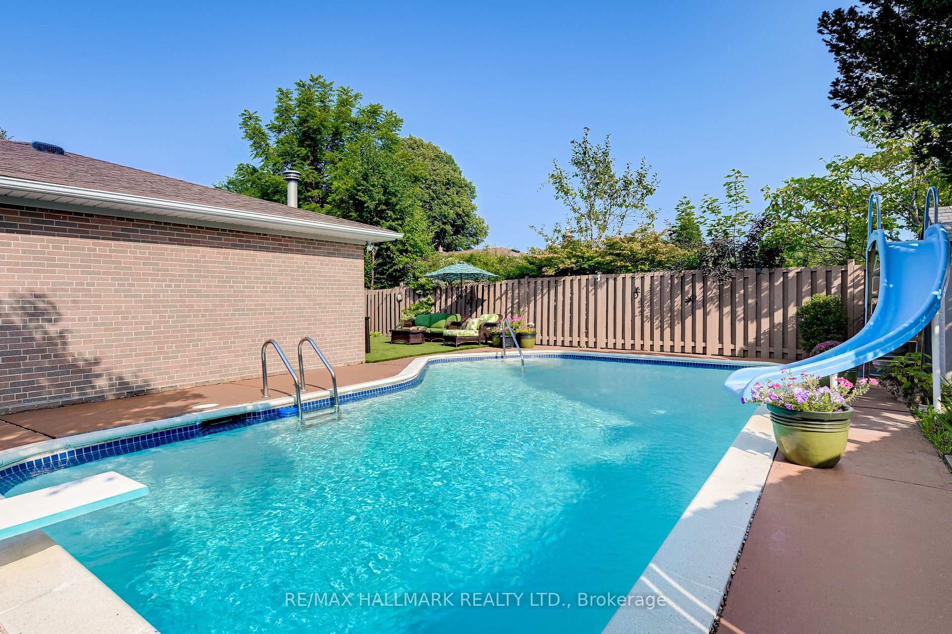 The Pool and Yard can be easily fenced to separate