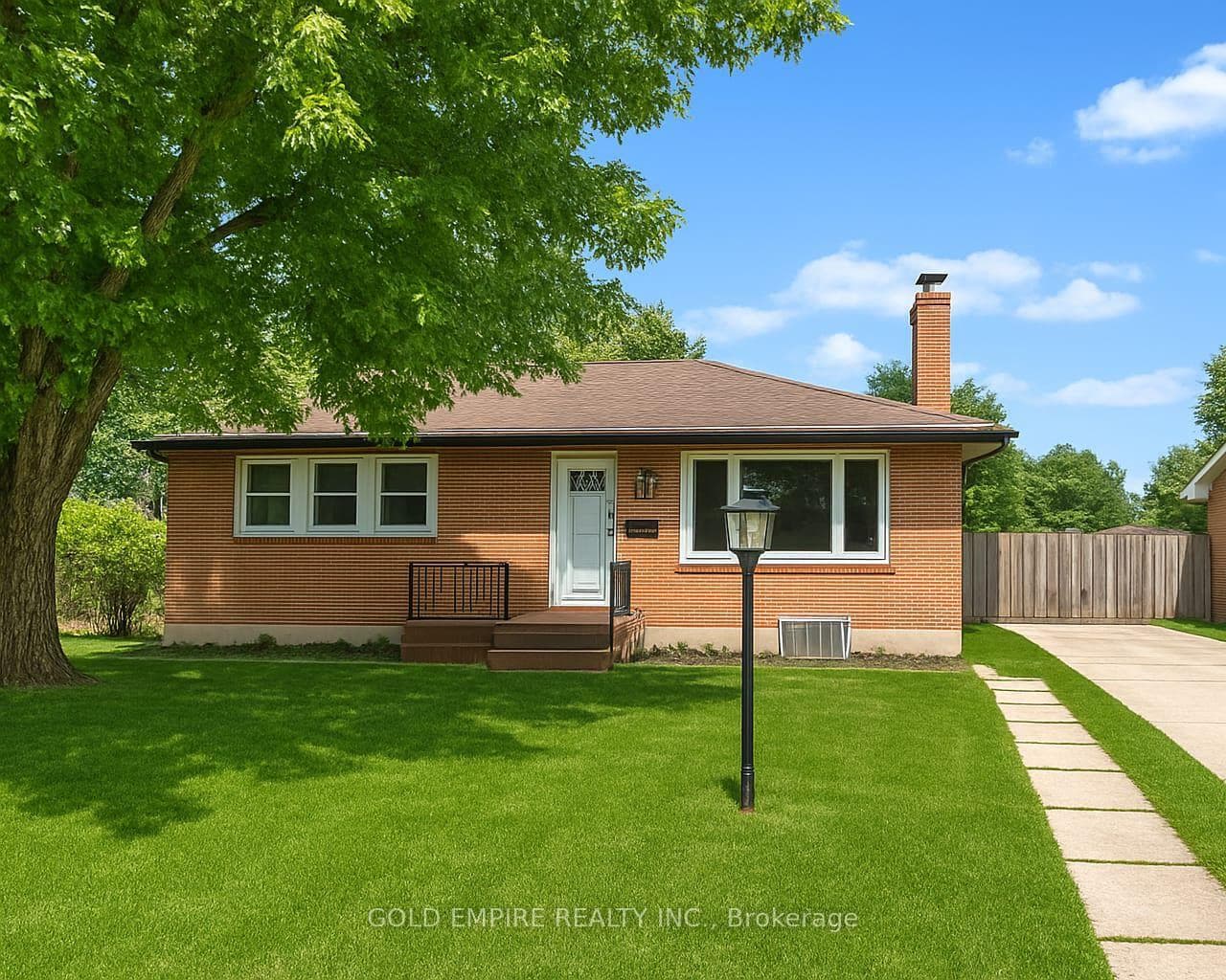 33 Godfrey Drive photo 1
