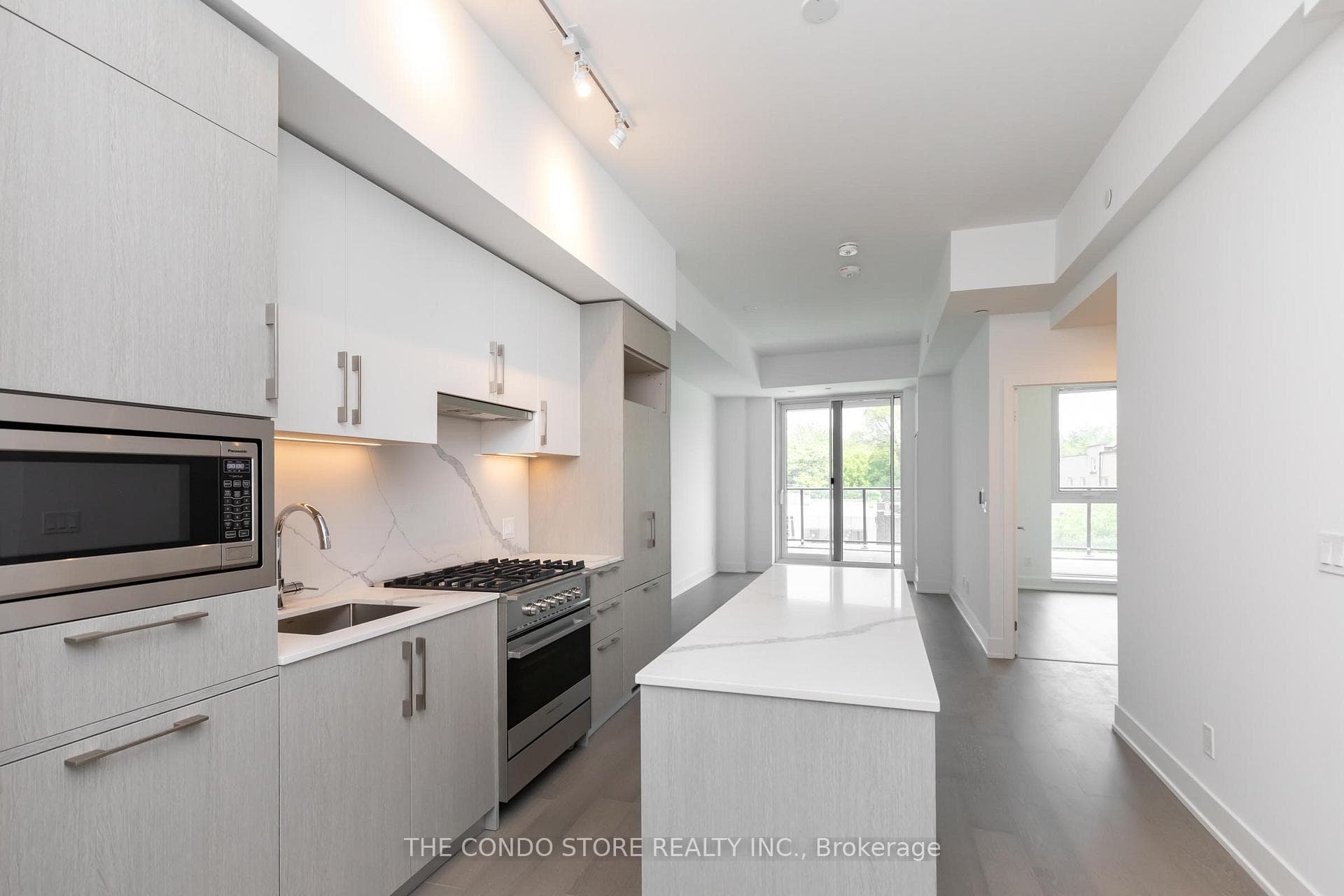 8 Manor Road Unit 304 photo 2