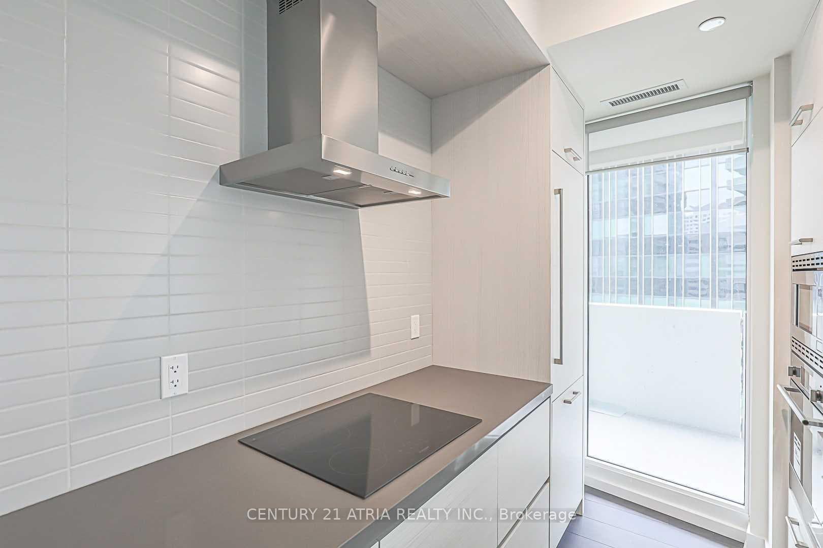 2221 Yonge Street Unit 909 photo 9