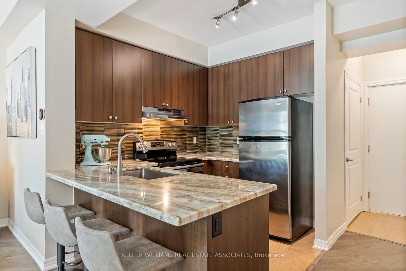 1437 Lakeshore Road Unit 300 photo 9