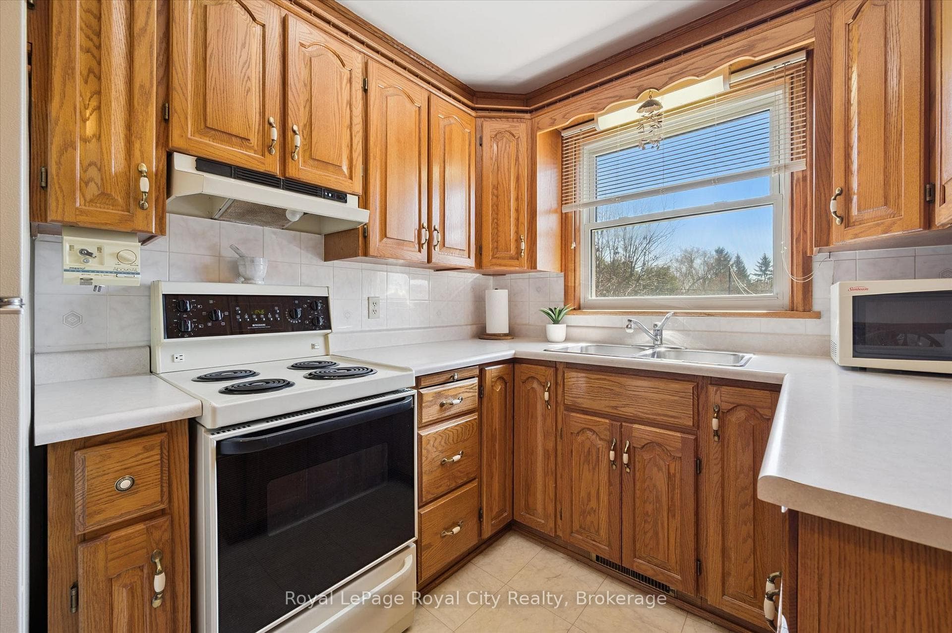 133 Emma Street photo 14