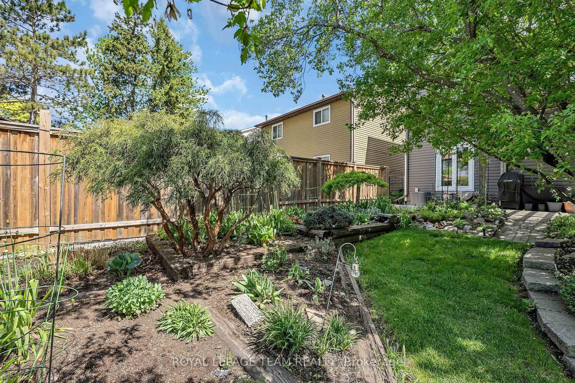 99 Melanie Crescent photo 17